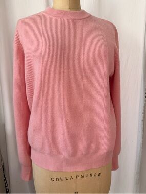 100% Wool, Classic High Crewneck Pink Sweater sz L